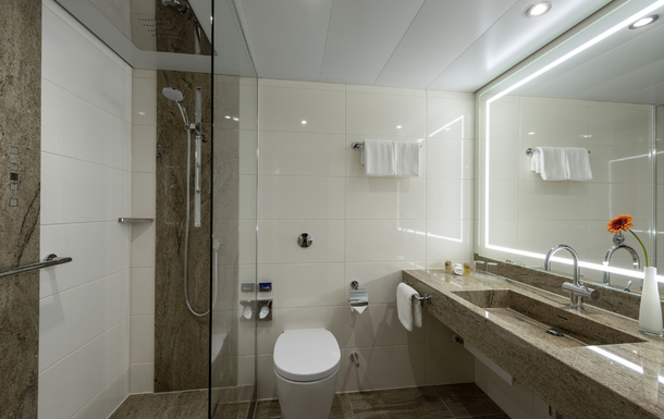 Badezimmer im Maritim Hotel Bremen